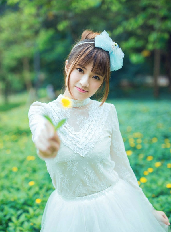 生活是好的，峰回路转，柳暗花明，前面总会有另一番不同的风光。——三毛《送你一匹马》
